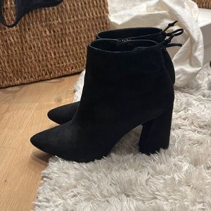Stuart Weitzman heeled black side bootie size 10